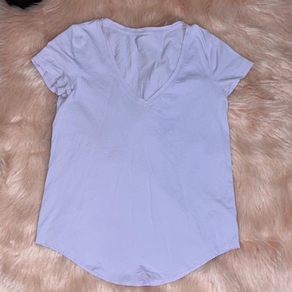 Lululemon Love Tee Short Sleeve V-Neck T-Shirt light Purple size 6
